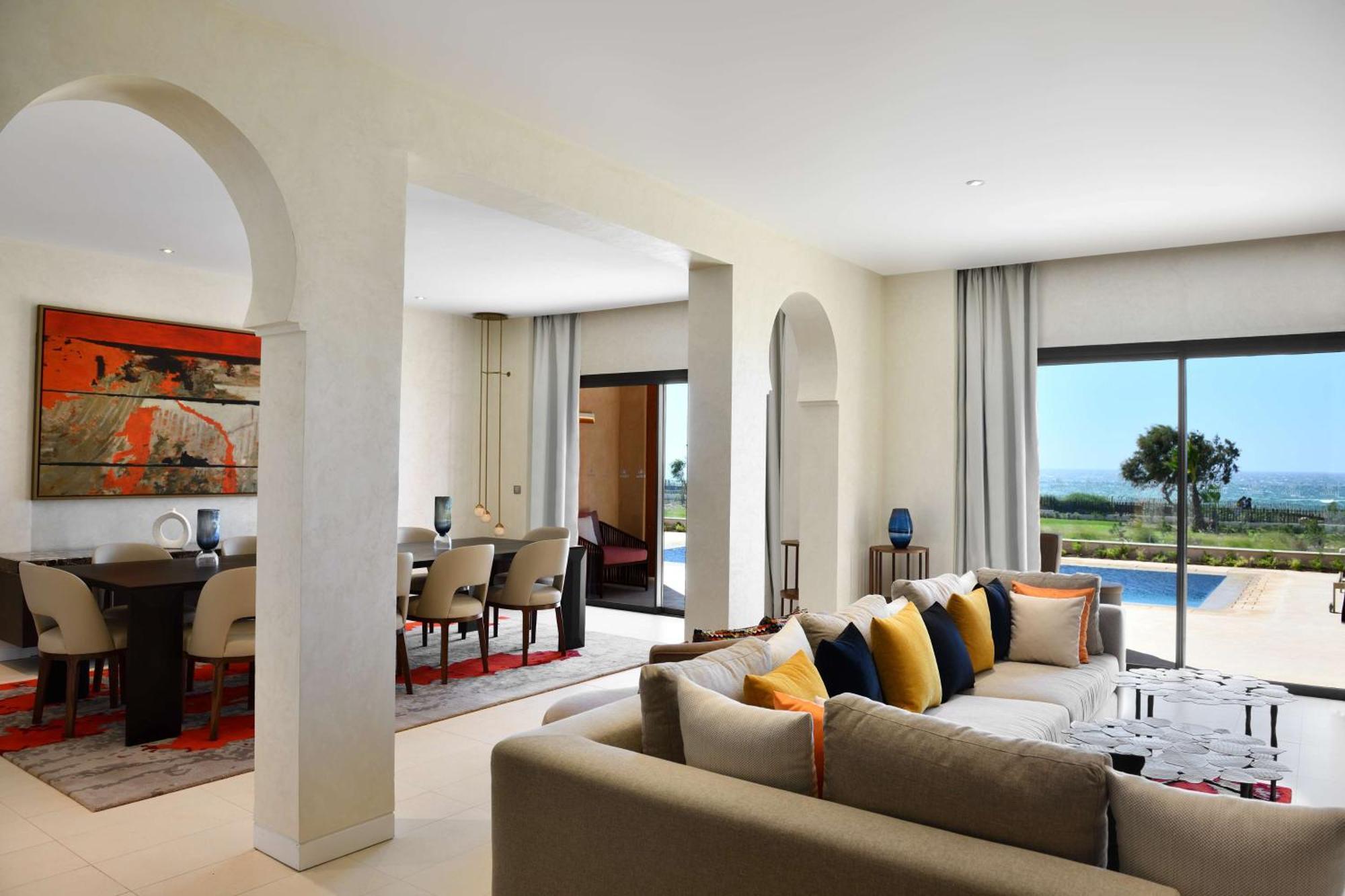Hilton Bay & Hotel